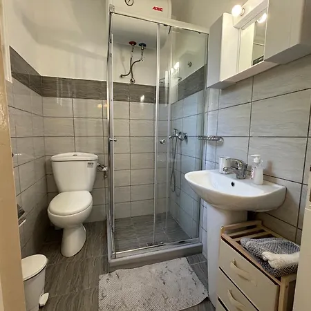 Apartment Antigone's *